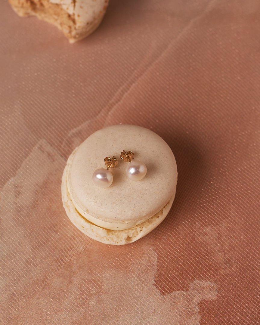 Luster Pearl Studs